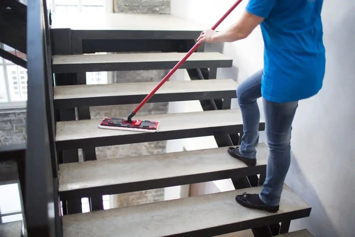 comece limpando de cima para baixo