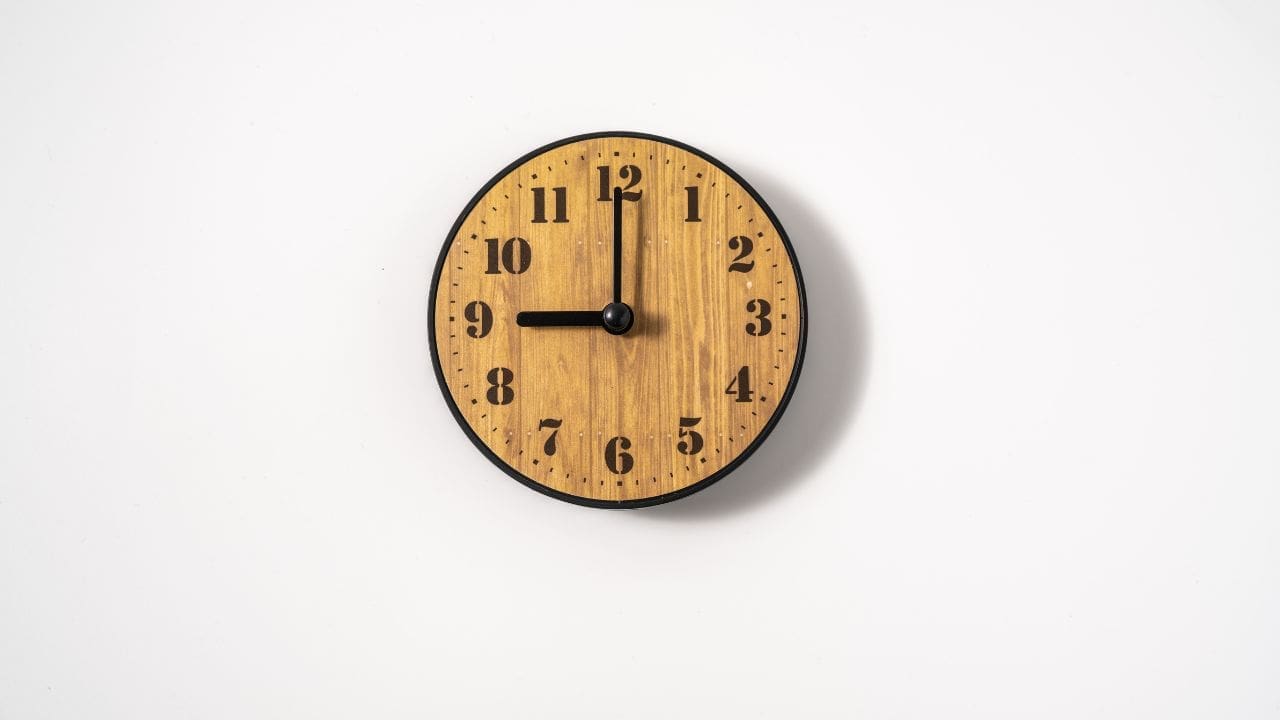 4. Relógio de madeira