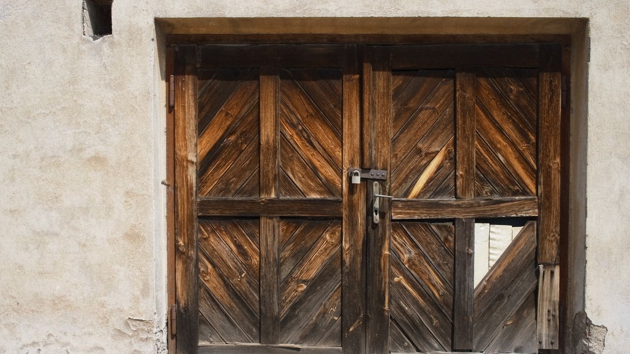 Portão de madeira rústico