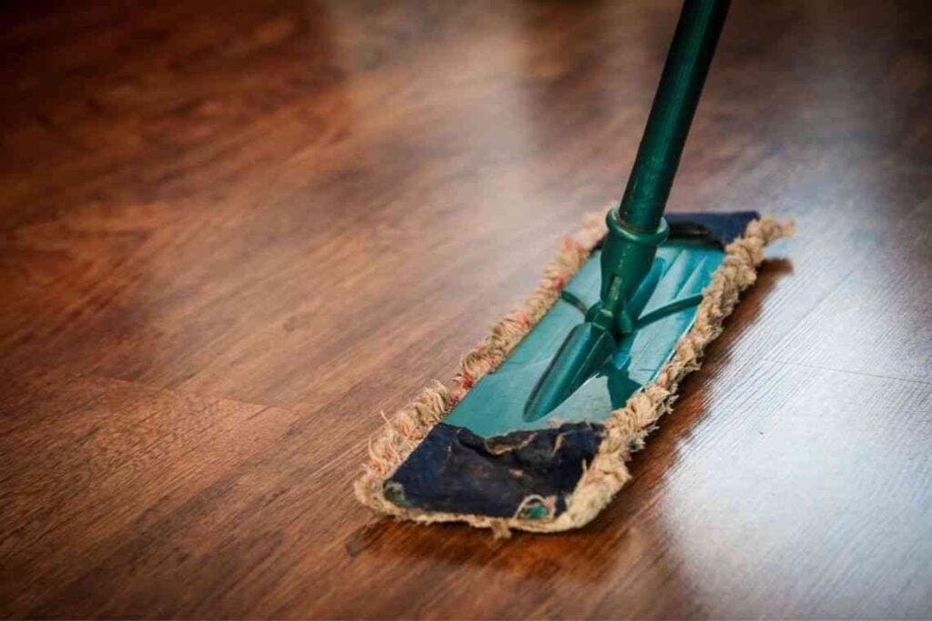 Como limpar piso de madeira_ passo a passo completo