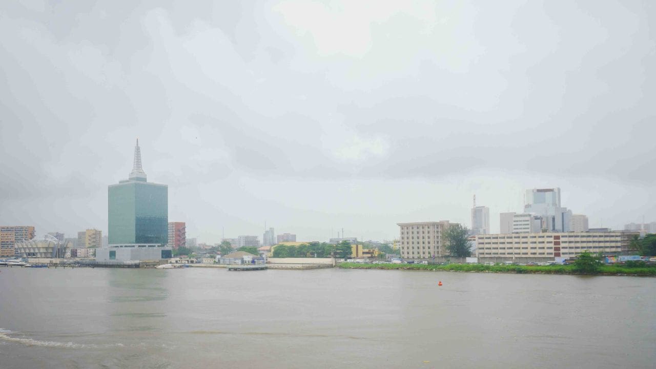 [CHALE] Como o restante do mundo abraçou a arquitetura futurista_ - Civic Centre Tower em Lagos