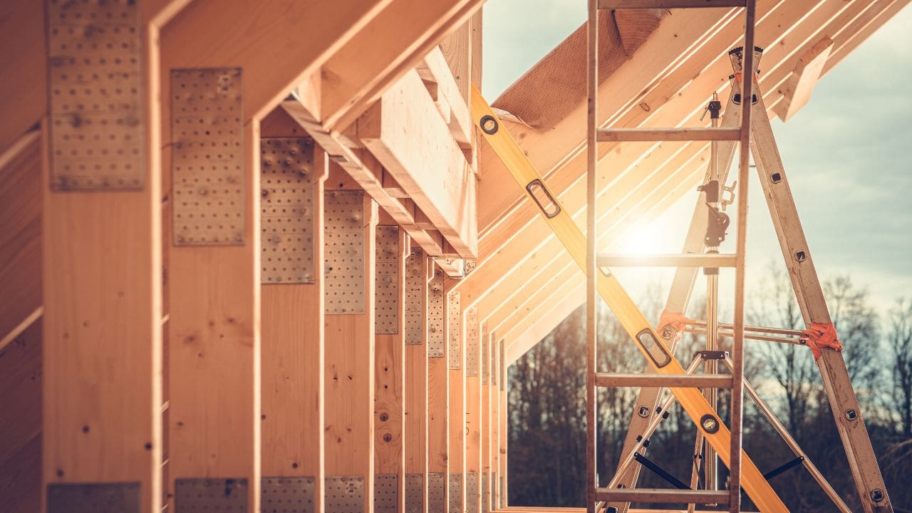 Como iniciar o processo de reforma de uma casa de madeira [CANVA]