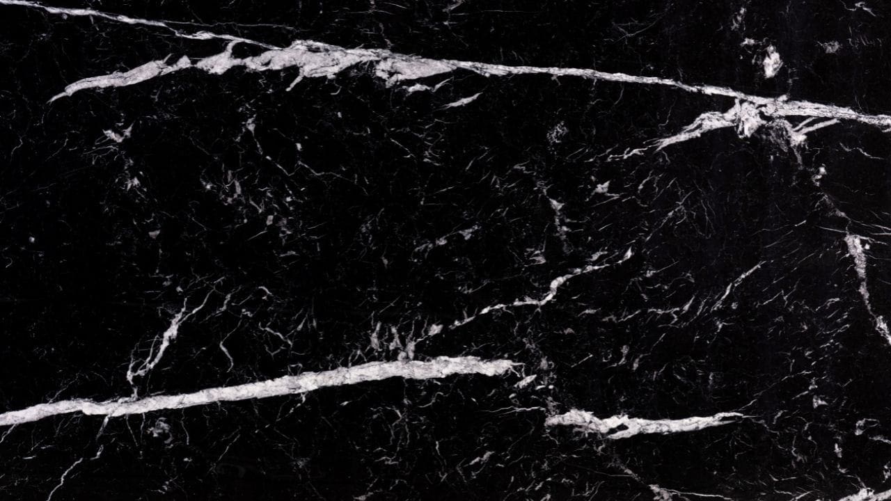 4. Mármore Nero Marquina